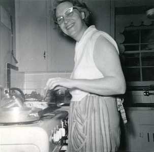 Cantor Avery's Grandma Fay Ruth Avery, Passover circa 1953